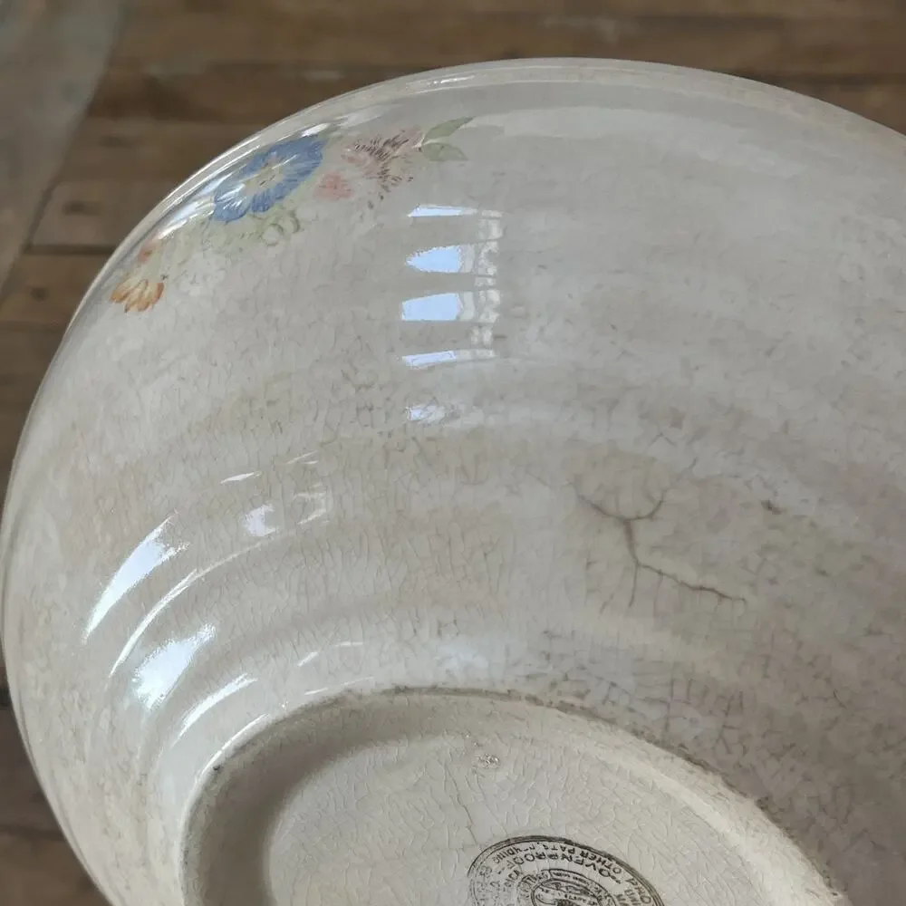 Universal Potteries this vintage